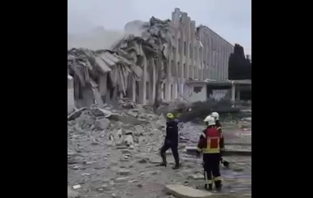 Удар по Житомиру: зруйновано половину школи
