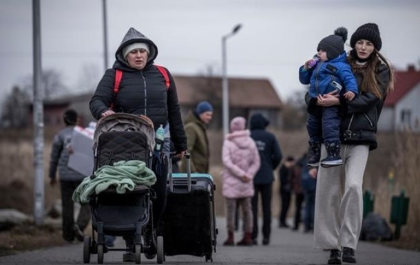 Біженцям з України дозволили жити та працювати в ЄС до трьох років