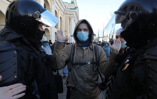 В РФ на антивоенных митингах задержано 1,5 тысячи человек