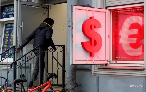 У Росії заборонили продаж готівкової валюти