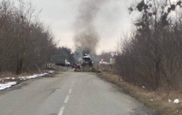 На Київщині російський танк підбив автомобіль медика-волонтера