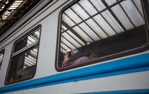 На Донбасі обстріляли евакуаційний потяг, є жертви