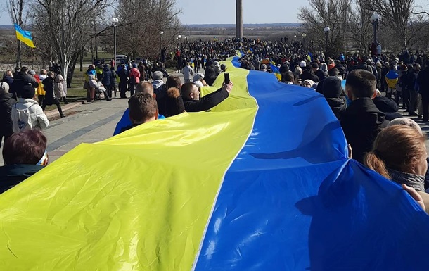 У Херсоні тисячі людей вийшли на мітинг проти РФ