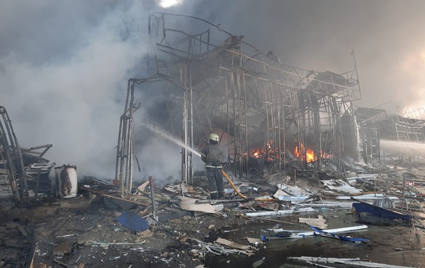 ГСЧС показала последствия обстрела рынка в Харькове