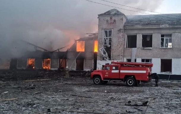 Захватчики ракетами уничтожили школу в Харьковской области