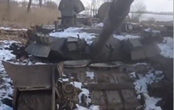 З явилося відео з російськими танками, що загрузли в землі на Сумщині