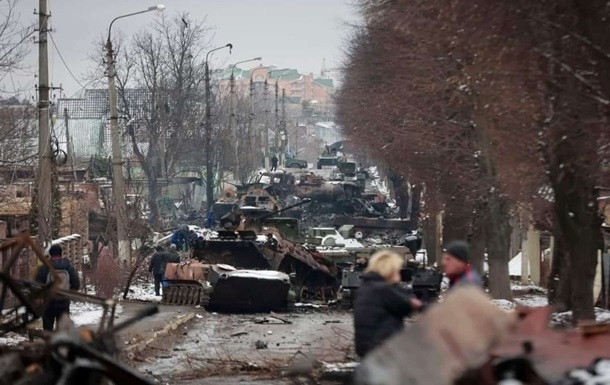 Под Бучей оккупанты из танков обстреляли эвакуационную колонну