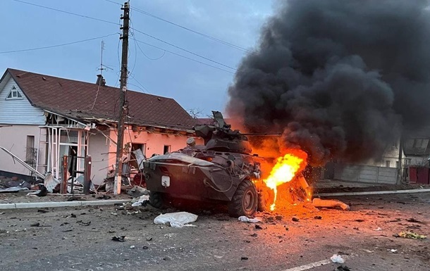 Белорусских военных заставляют отмывать российские танки от останков - СМИ