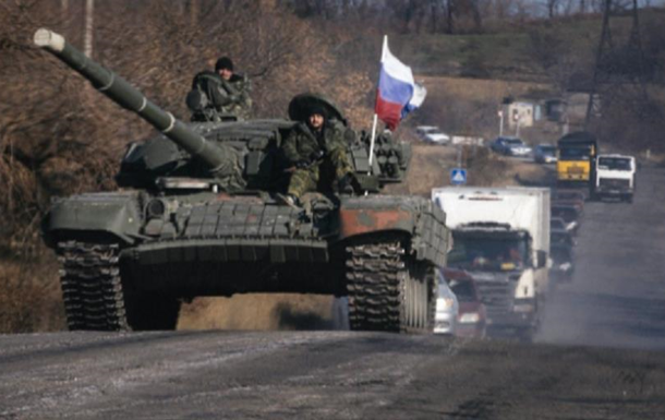 На трасі на Київщині танки РФ обстріляли машини з цивільними