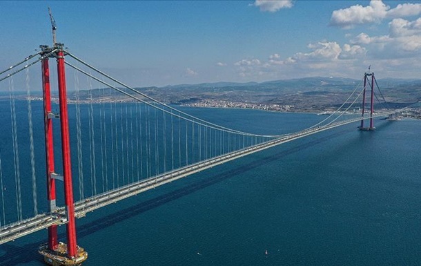 Туреччина відкрила міст-рекордсмен через протоку Дарданелли