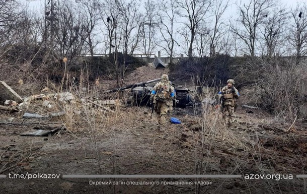 За добу Азов знищив два танки, катер та 17 окупантів