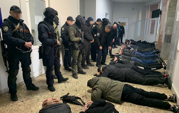 Полиция задержала 19 человек, устроивших конфликт в Мукачевском горсовете