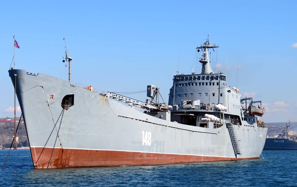 В Бердянске уничтожен большой десантный корабль РФ