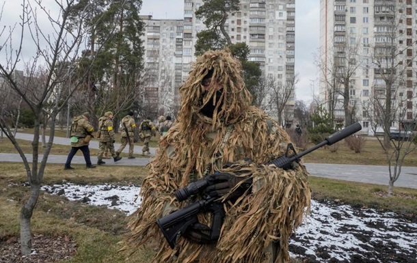 Як добровольці зі зброєю в руках захищають Київ