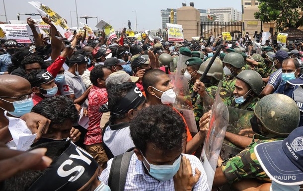 На Шри-Ланке массовые протесты из-за кризиса