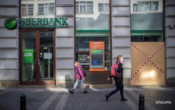Найбільші банки Японії припиняють операції зі Сбербанком РФ