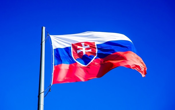 Словакия потребовала сократить на 35 человек штат посольства РФ