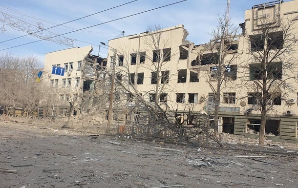 Війська РФ обстріляли міськраду на Харківщині, є жертви