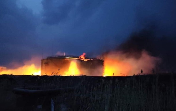 В Лисичанске из-за обстрелов загорелась нефтебаза