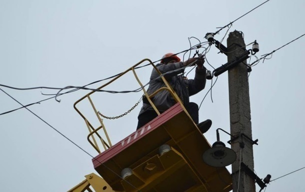 ДТЕК відновила подачу електрики 30 тисячам сімей у двох областях