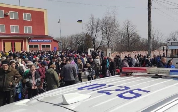 Военные РФ обстреляли эвакуационный автобус из Лисичанска