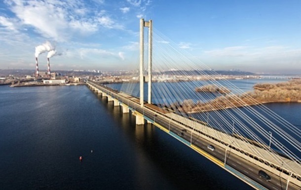 Метро Киева возобновляет движение через Южный мост