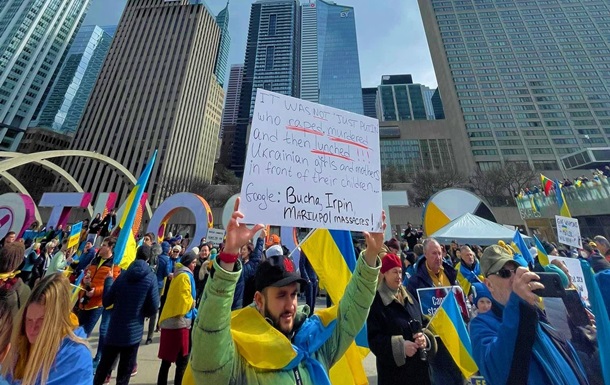  Действий, а не слов! : в Торонто поддержали Украину