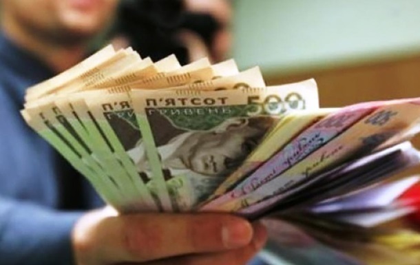 В марте украинцы сняли на кассах магазинов 3,8 млрд грн