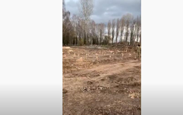 Появилось видео огромного кладбища в Чернигове, где похоронены жертвы войны