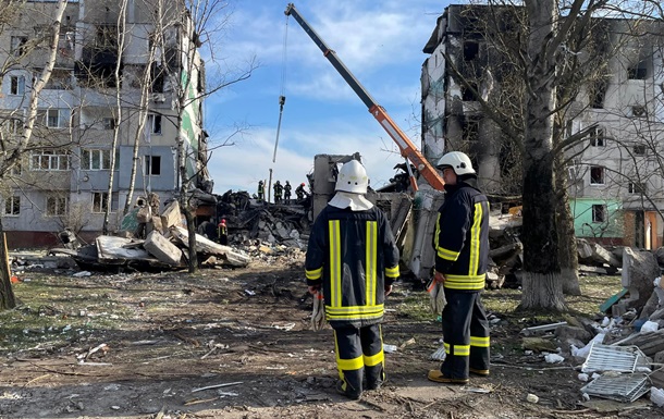 Из-под завалов двух домов в Бородянке достали 26 тел 