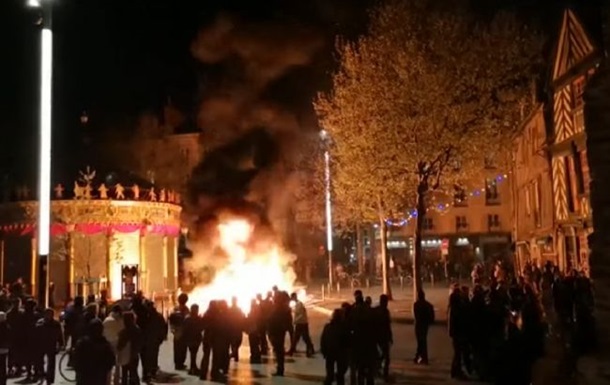 Во Франции протесты и погромы из-за результатов выборов
