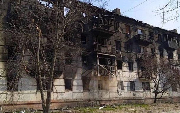 Обстріли на Луганщині: пожежники ледве дають собі раду
