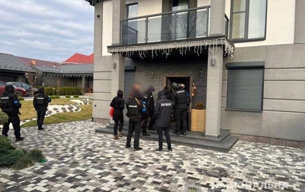 Суд арестовал еще 154 объекта имущества Медведчука и его жены