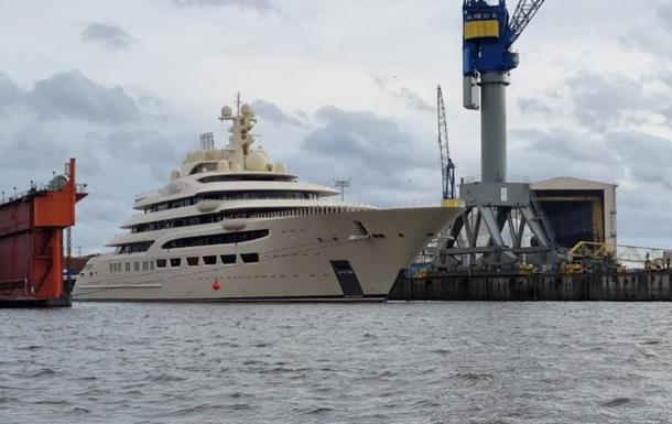 В ФРГ конфисковали крупнейшую в мире яхту российского олигарха