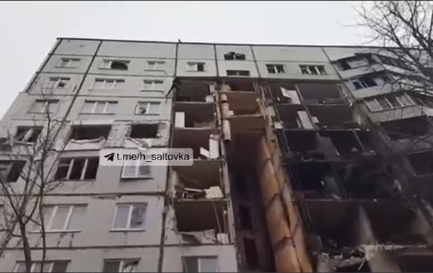 Харків янин намагався потрапити в зруйновану квартиру через дах багатоповерхівки