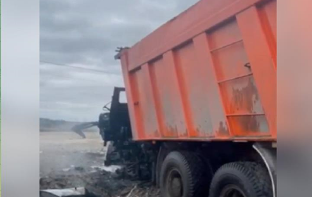 В Ирпене грузовик подорвался на мине, водитель погиб