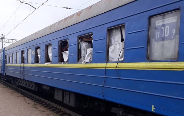 Взрывной волной и обломками выбиты окна в поезде Запорожье - Львов