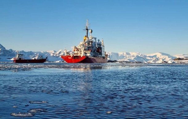 Украинский ледокол завершил первый рейс в Антарктиду