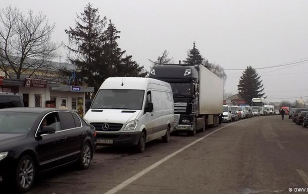 Україна скорочує кількість пунктів розмитнення авто з ЄС