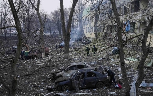 Чоловіків у Маріуполі змушують працювати за їжу - радник мера