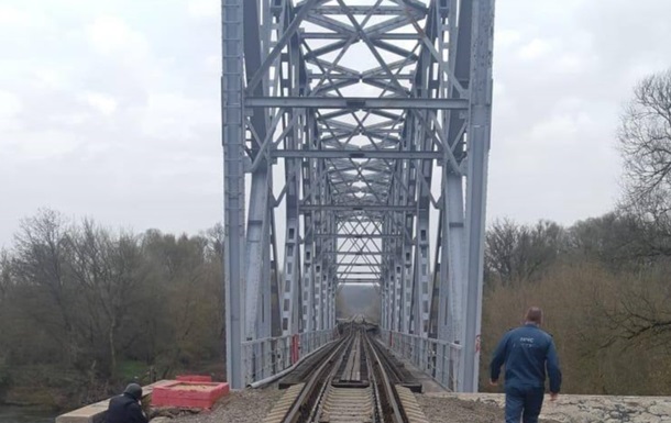 В Курской области  устал  мост