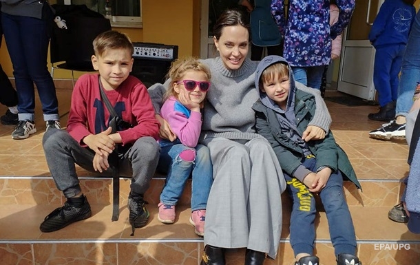 У МЗС РФ кажуть, що Джолі  покликали  в Україну спеціально