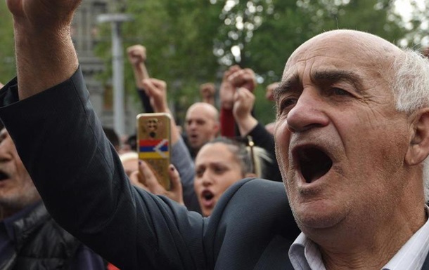 Вірменія: масові протести у Єревані, опозиція вимагає відставки прем єра