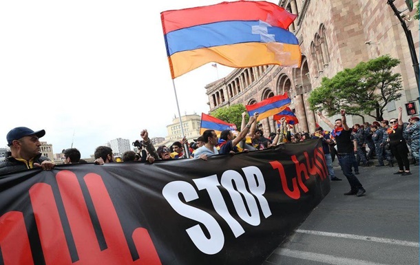 У Вірменії тривають протести через готовність влади на поступки щодо Карабаху