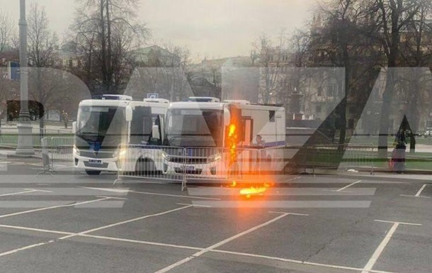 У центрі Москви підпалили автомобіль силовиків - соцмережі
