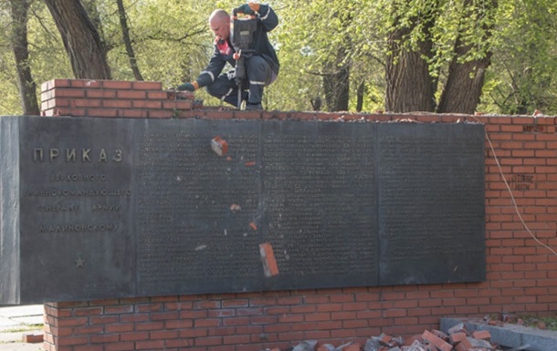 У Дніпрі демонтували понад 10 пам ятних знаків часів СРСР