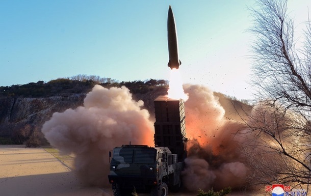 Північна Корея запустила ракету у бік Японського моря