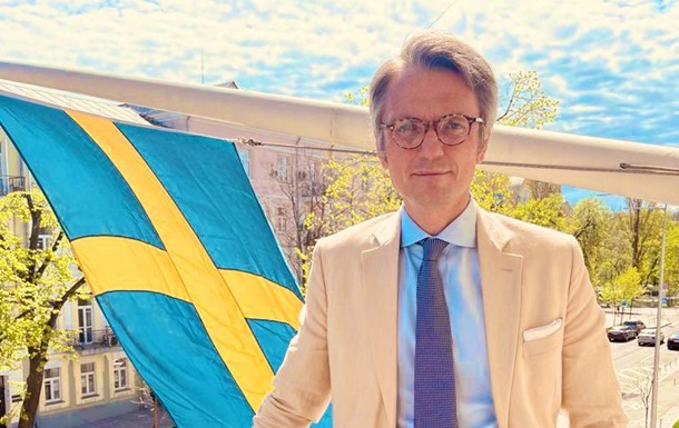В Киев вернулось посольство Швеции