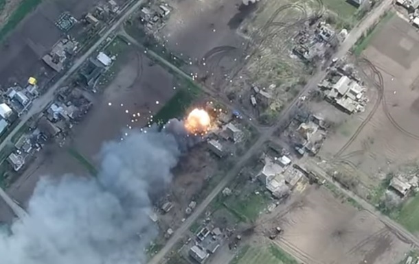 На Донбассе ВСУ уничтожили склад боеприпасов противника