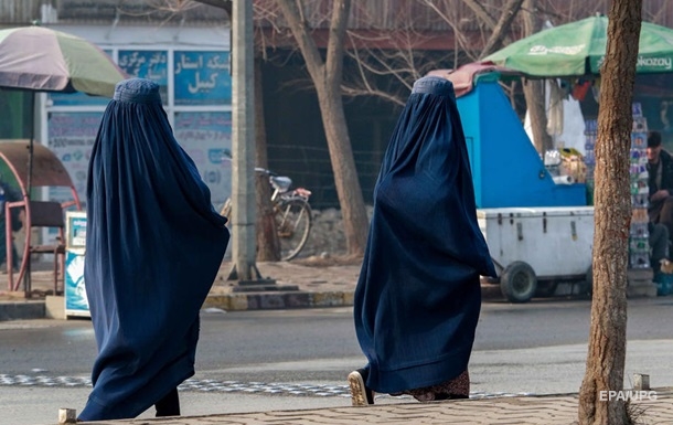 Таліби зобов язали всіх жінок у країні носити бурки